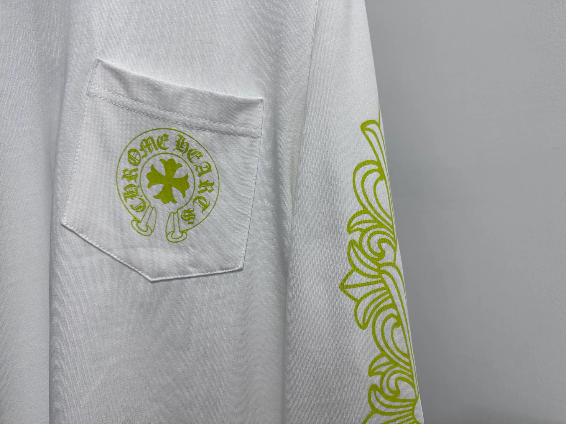🅿️230 [Come Hearts] Crow Heart Graffiti Letters Limited Sanskrit Printed Long Sleeves, High Weight Threads on Collar and Cuffs, Custom Weaved and Dyed 280g Double Yarn Pure Cotton Fabric, Washed Anti-Counterfeiting Tags and other auxiliary labels are all correct versions, super conspicuous, super pretty, super stylish, same style for men and women! The overall upper body highlights fashion and individuality, and when worn together by a couple, it is a recommended T-shirt by the Street Ace!! Same style for men and women Size: XS-L